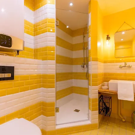 Be You Luxury - La Chouette Lägenhetshotell 4*